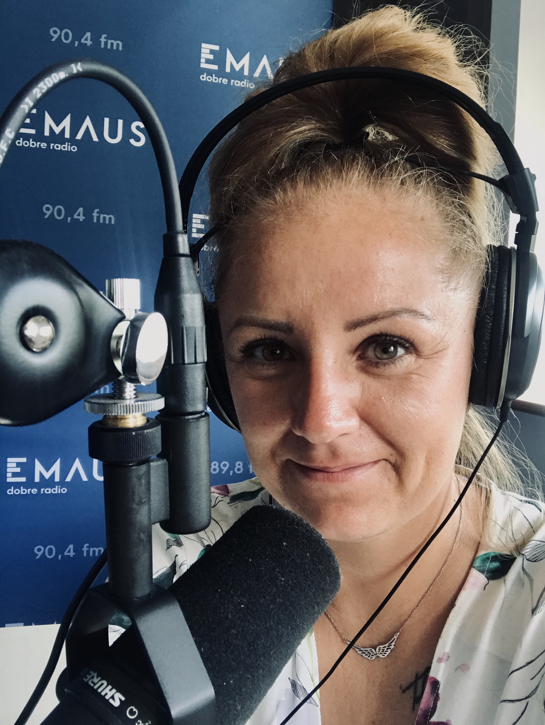 Joanna Małecka podczas wywiadu w studio Radio Emaus